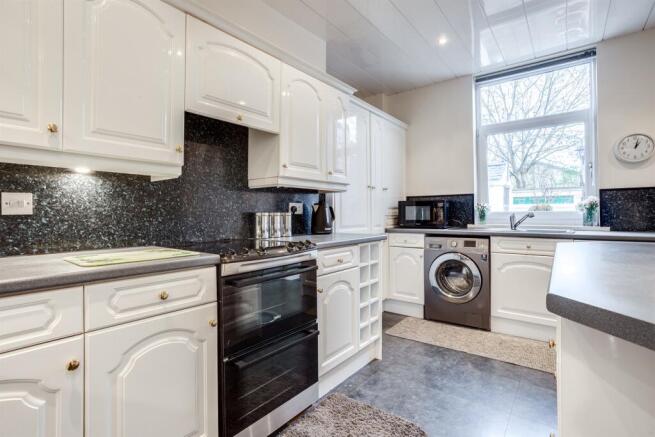 3 bed Terraced for sale Image 6