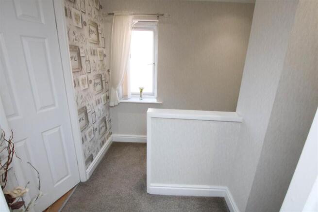 FIRST FLOOR LANDING