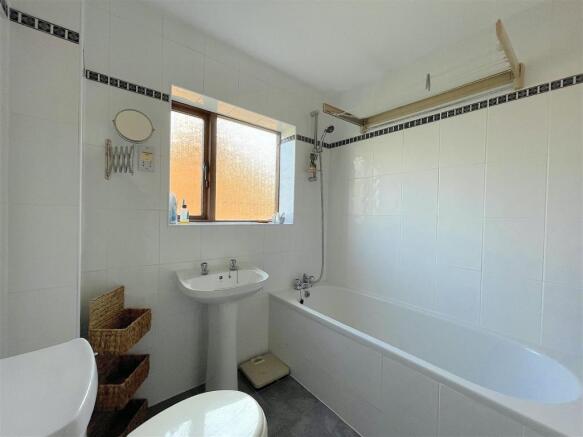 Family Bathroom (1).jpeg