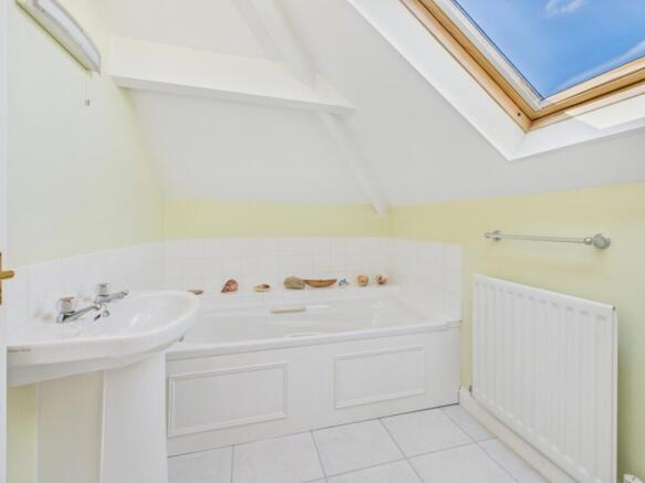 3 bed Semi-Detached for sale Image 4
