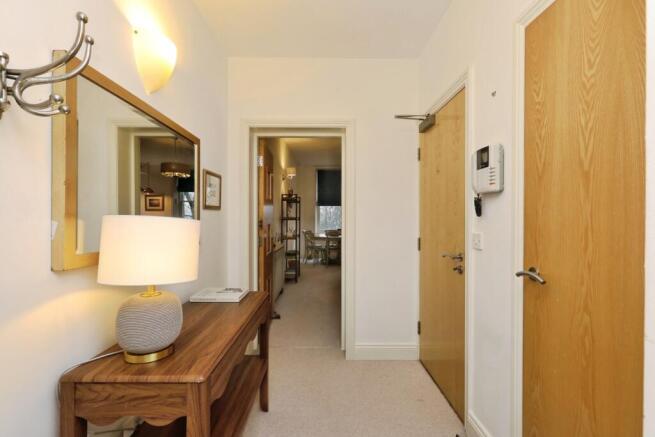 3 bed Flat for sale Image 5