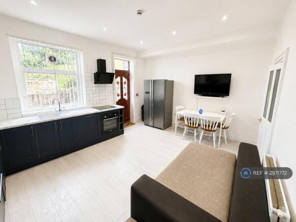 1 bed House Share to rent Image 6