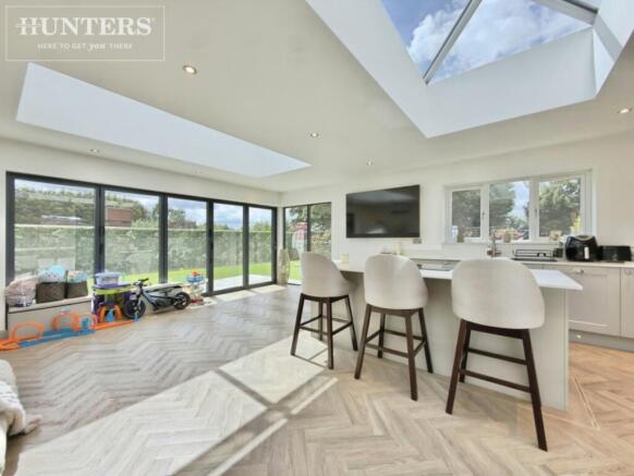 5 bed Detached for sale Image 6
