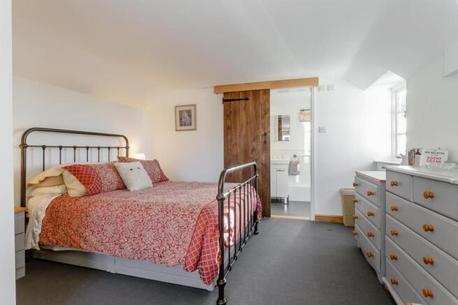 8370708-interior17.jpg