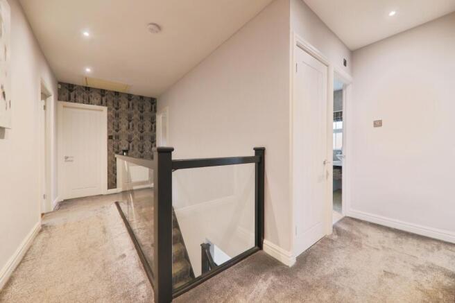 4 bed Detached for sale Image 10