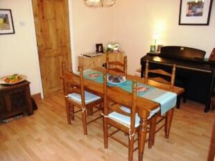 DINING ROOM b