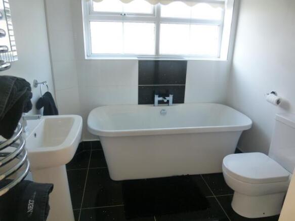 FAMILY BATHROOM