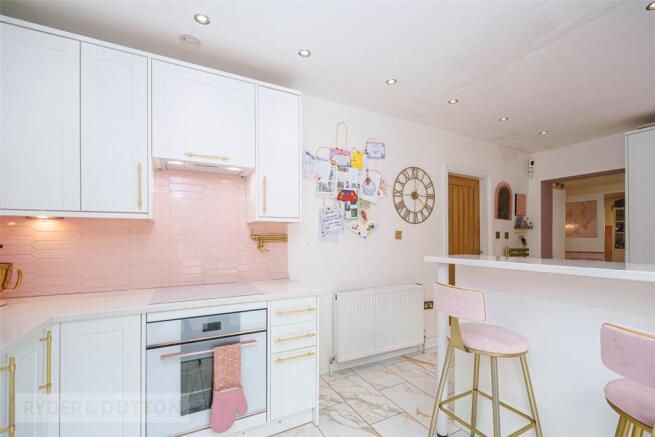 4 bed Semi-Detached for sale Image 9