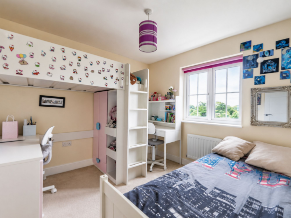 4 bed Semi-Detached for sale Image 12