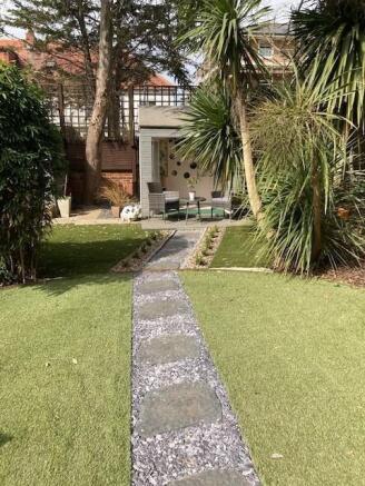Woodhouse Road 48 Garden image 2.jpg