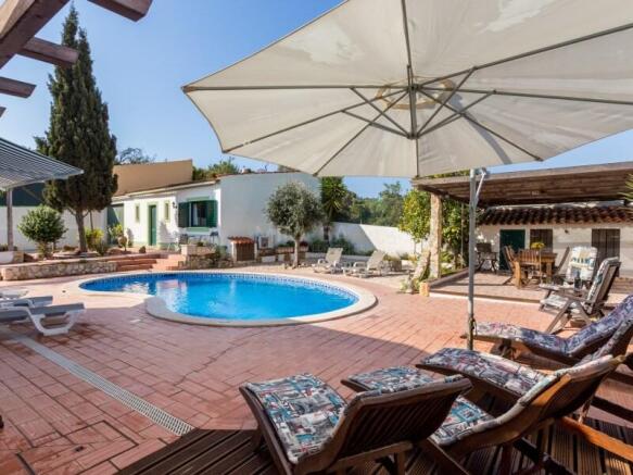 3 Bedroom Villa with 1 Bedroom Annex, Pool and Garden, Lagos