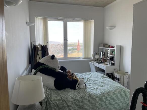 2 bed Apartment to rent Image 6