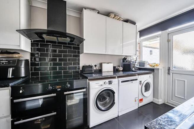 Chaucer Road, Farnborough, Surrey, GU14 photo 4