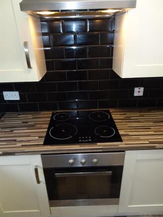 Oven and Hob included.JPG