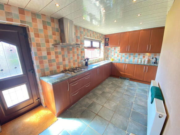 4 bed Detached for sale Image 10