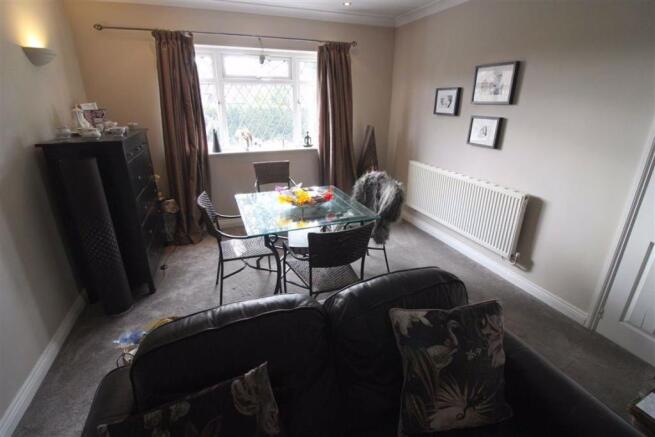 LOUNGE/DINING ROOM
