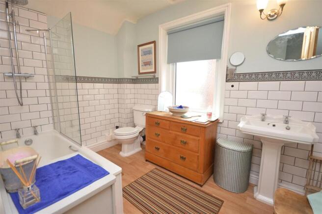 En-Suite Bathroom