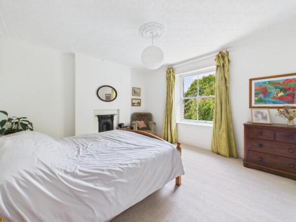 5 bed Semi-Detached for sale Image 12