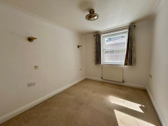 2 bed Apartment to rent Image 5