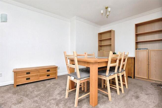 Lounge/Dining