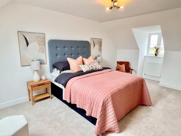 4 bed Detached for sale Image 11