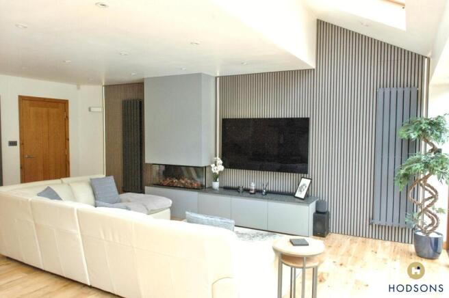 6 bed Detached for sale Image 8