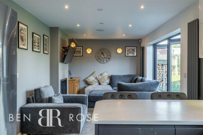 Kitchen/Breakfast/family Room