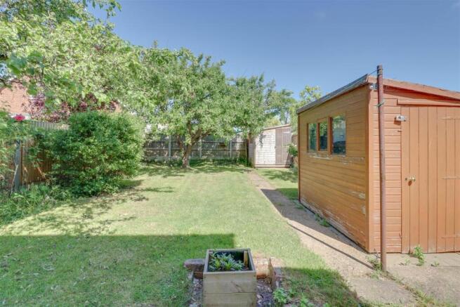 Tidworth Avenue, Runwell, Wickford photo 2