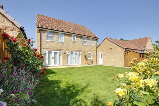 4 bed Detached for sale Image 5