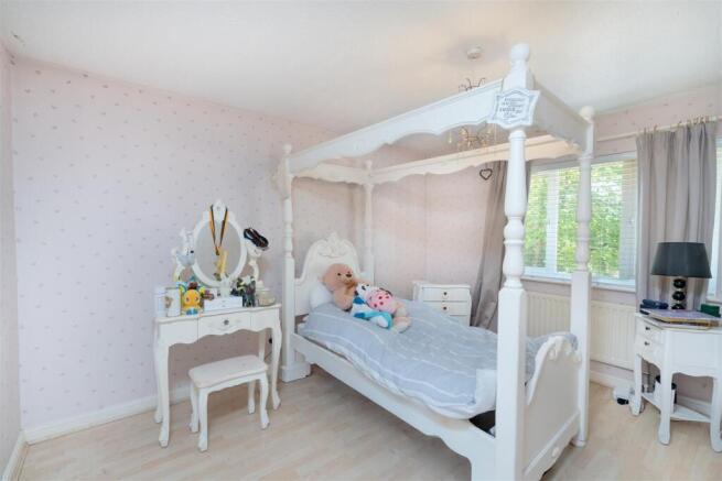 5 bed Detached for sale Image 7