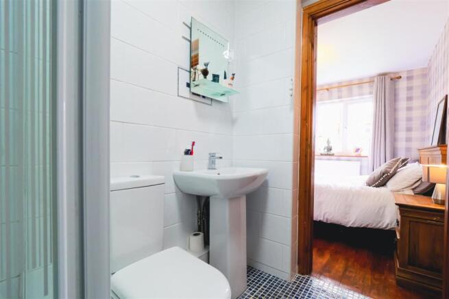 Ensuite 1.jpg