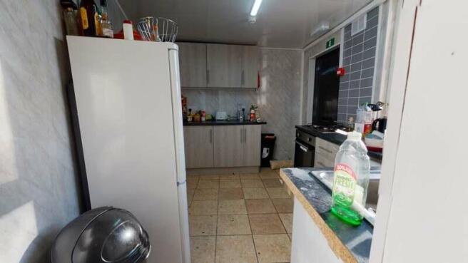 4 bed Terraced to rent Image 5