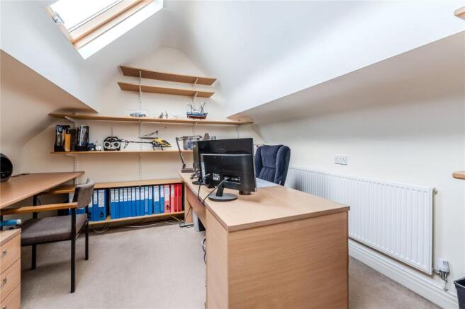5 bed Detached for sale Image 7