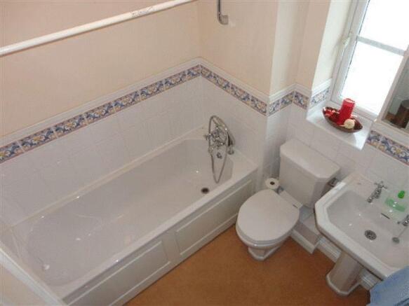 FAMILY BATHROOM
