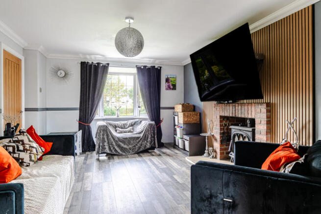 5 bed Detached for sale Image 4