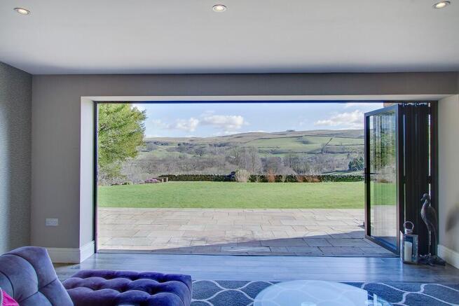 8 bed Detached for sale Image 9
