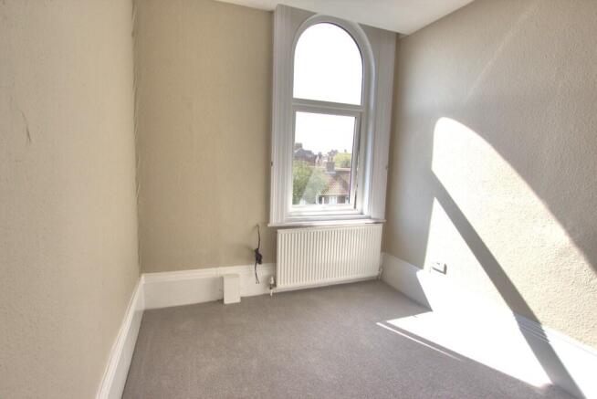 2 bed Apartment to rent Image 5