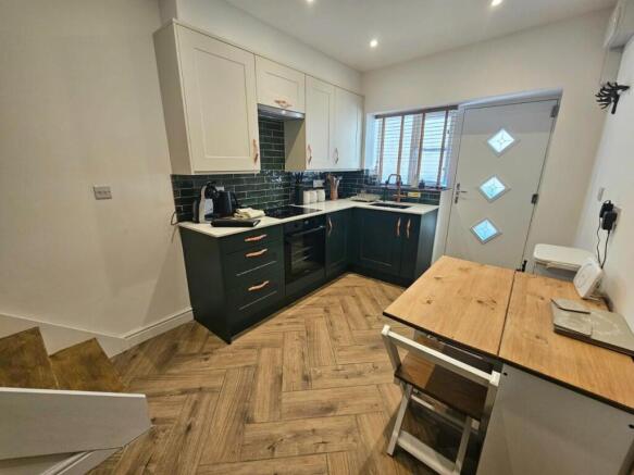34 Silver Street - kitchen2.jpeg