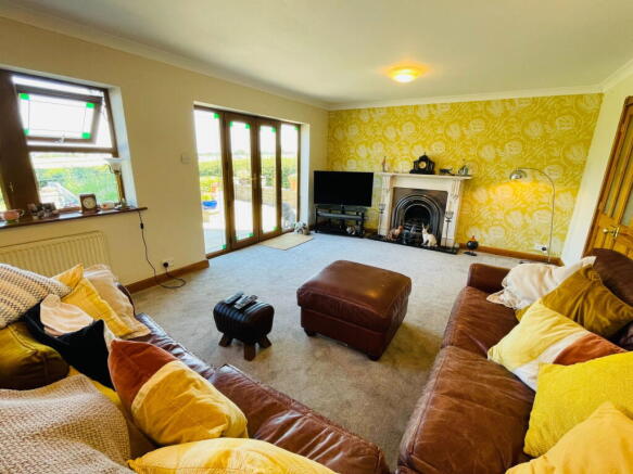 5 bed Detached for sale Image 5