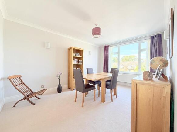 3 bed Flat for sale Image 12