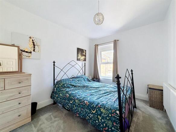 4 bed House for sale Image 10