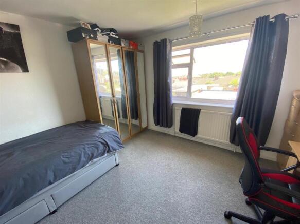 Bed 2.jpg
