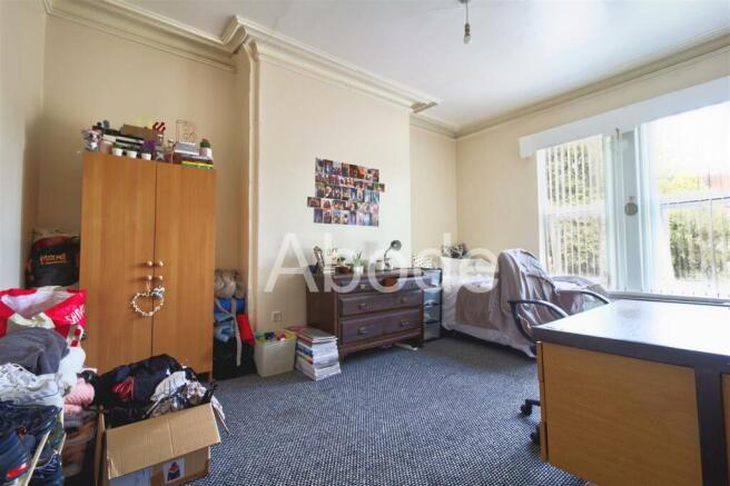 8 bed House to rent Image 8