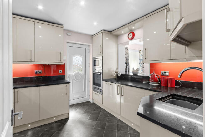 2 bed Semi-Detached Bungalow for sale Image 6