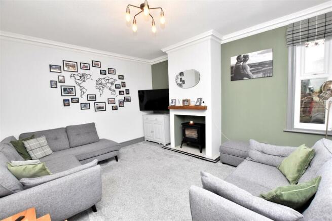 SITTING ROOM/SNUG (FRONT)