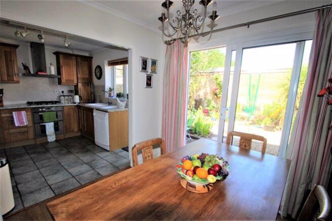 kitchen/dining...