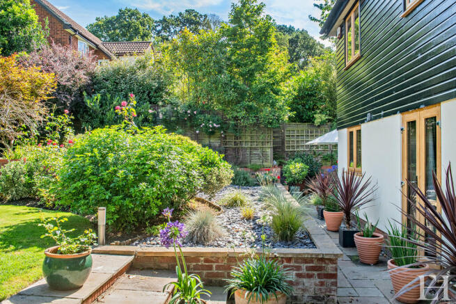 8616740-exteriorW...