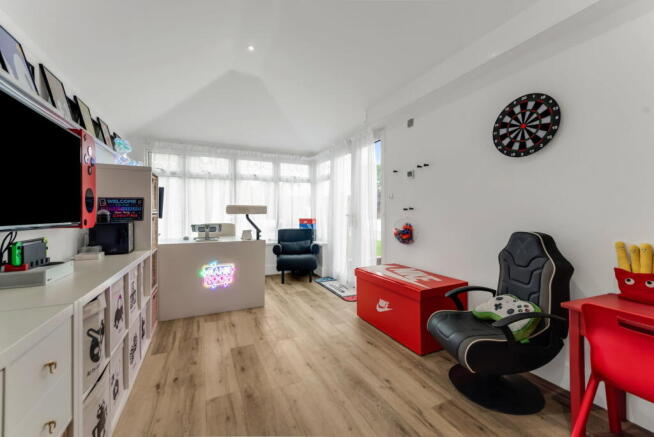 4 bed Semi-Detached for sale Image 6