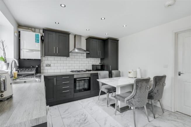 Kitchen 1_2.jpeg