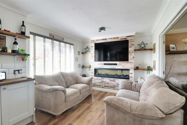 5 bed Semi-Detached for sale Image 6